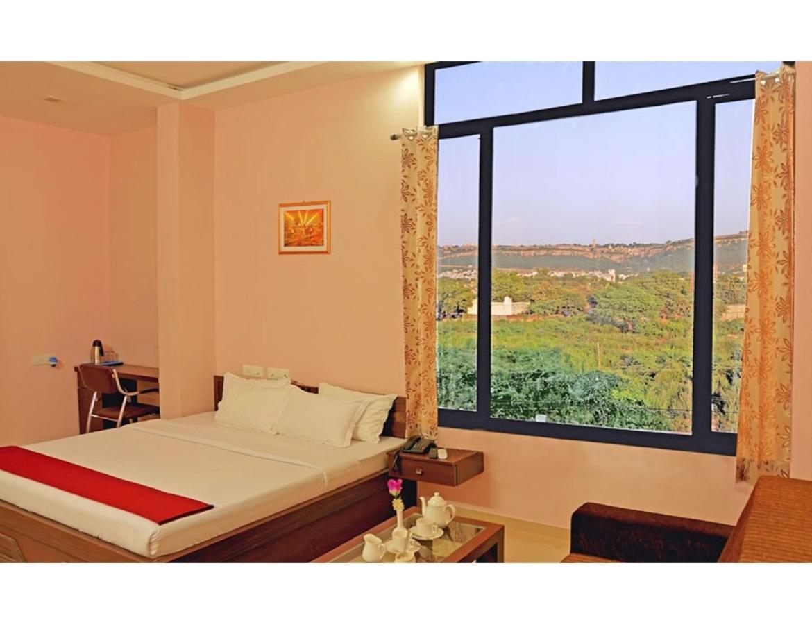 Hotel Shivam Fort View, Chittorgarh Bagian luar foto