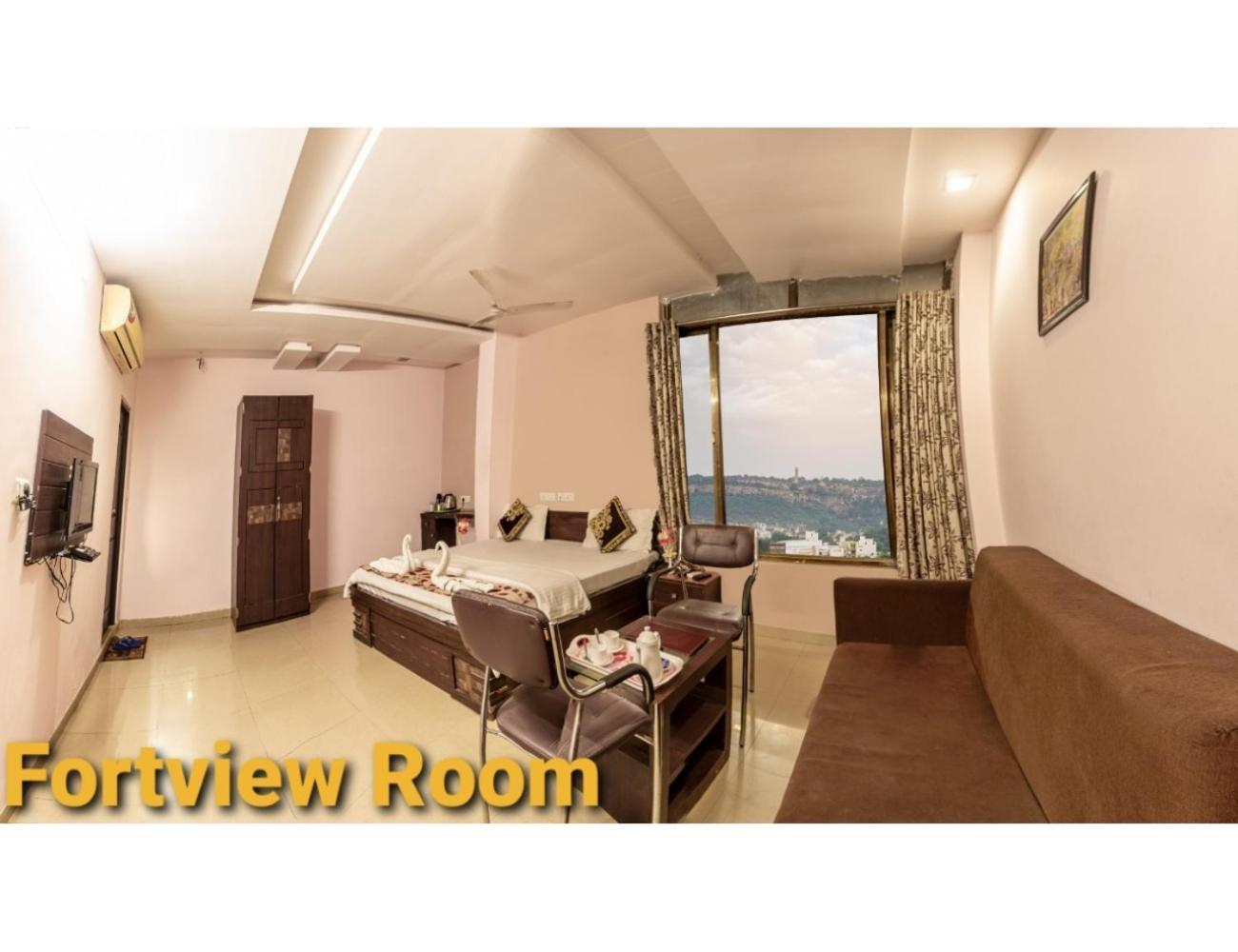 Hotel Shivam Fort View, Chittorgarh Bagian luar foto